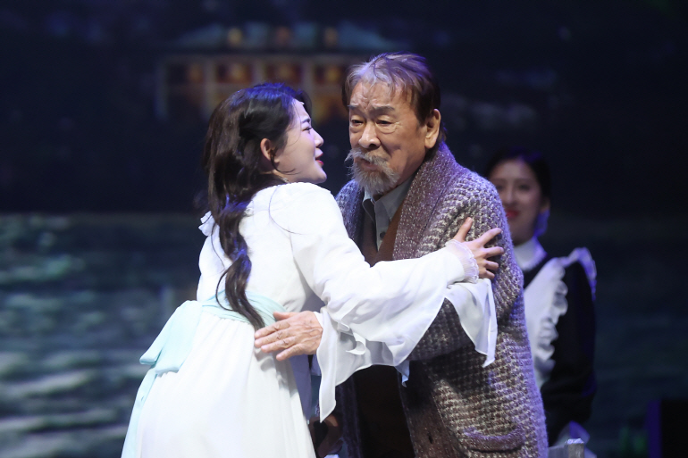 자신이 연출한 작품 출연하는 이순재/연합뉴스